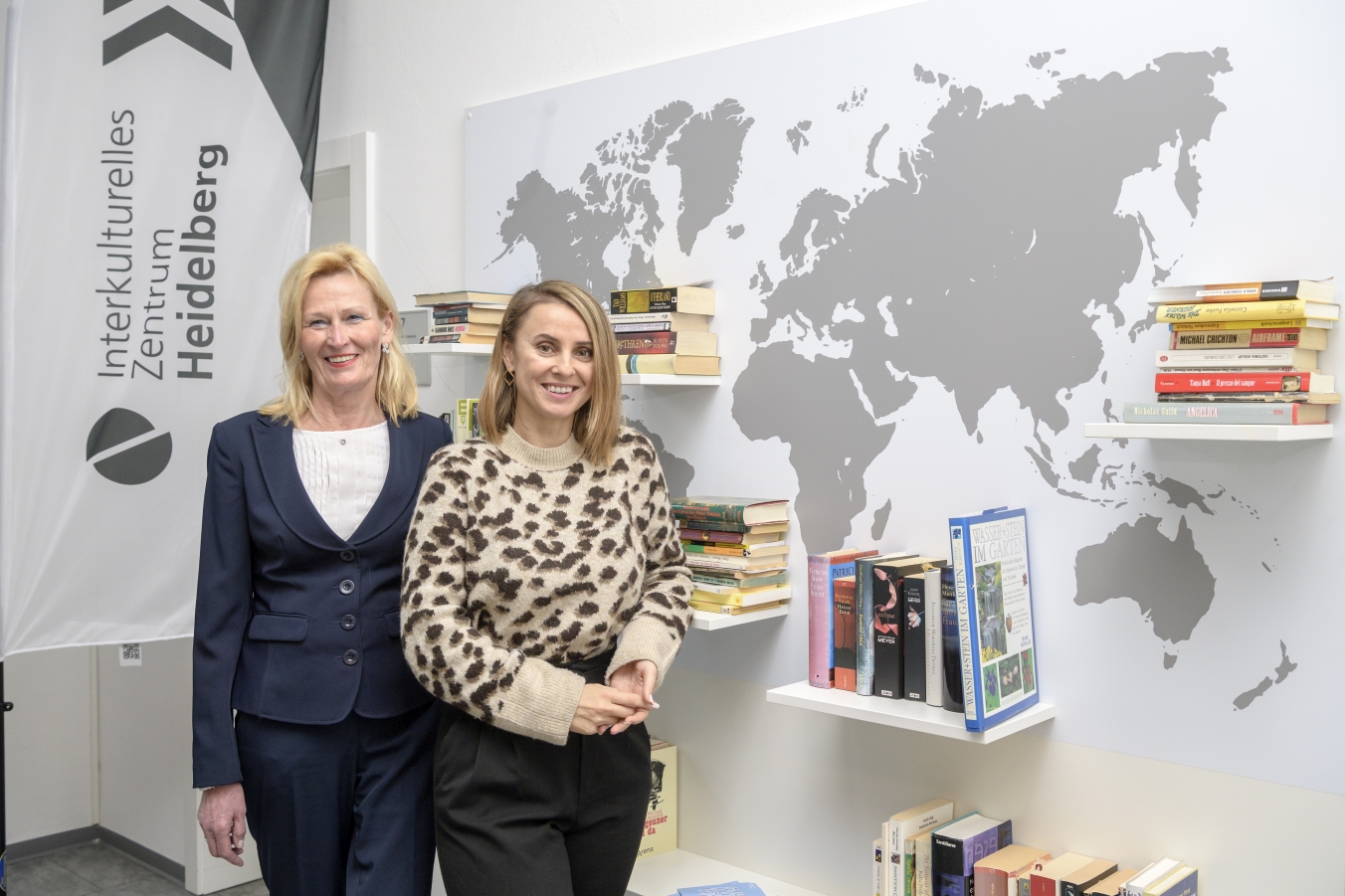 Sie haben das Projekt "International Welcome Center" verwirklicht: Carola de Wit (links), bis zu ihrem kürzlichen Ruhestand Chefin der Heidelberger Ausländerbehörde, und Jagoda Marinić, die Leiterin des Interkulturellen Zentrums.