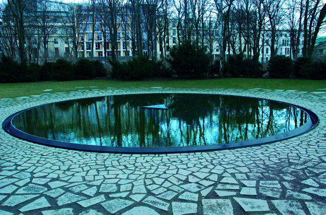 Das Mahnmal für die im Nationalsozialismus ermordeten Sinti und Roma Europas im Großen Tiergarten in Berlin.