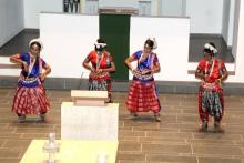 Herzogenaurach - Evangelische Kirche: IKW 2017: Tanz "Flowers of India" - Stopp e.V.; 1.10.2017
