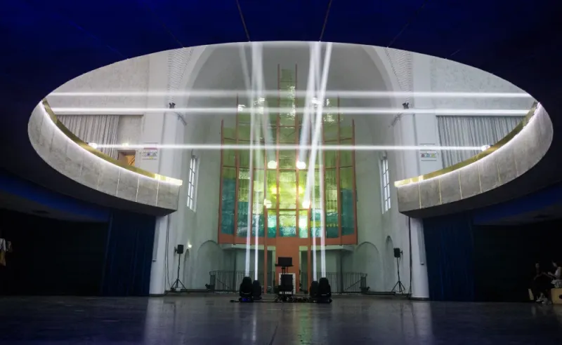 Foto vom Innenraum der Genezarethkirche in Berlin-Neukölln.