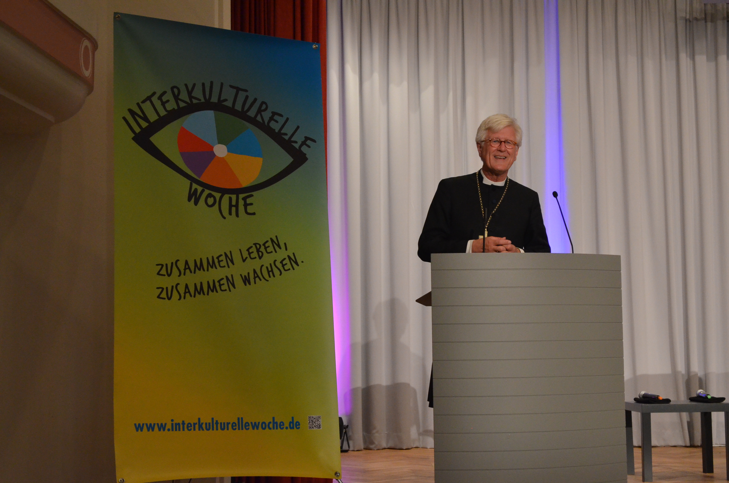 Beate Sträter vom ÖVA und Heinrich Bedford-Strohm als Sprecher des "Bayerischen Bündnis' für Toleranz" begrüßten die Gäste. Foto: ÖVA