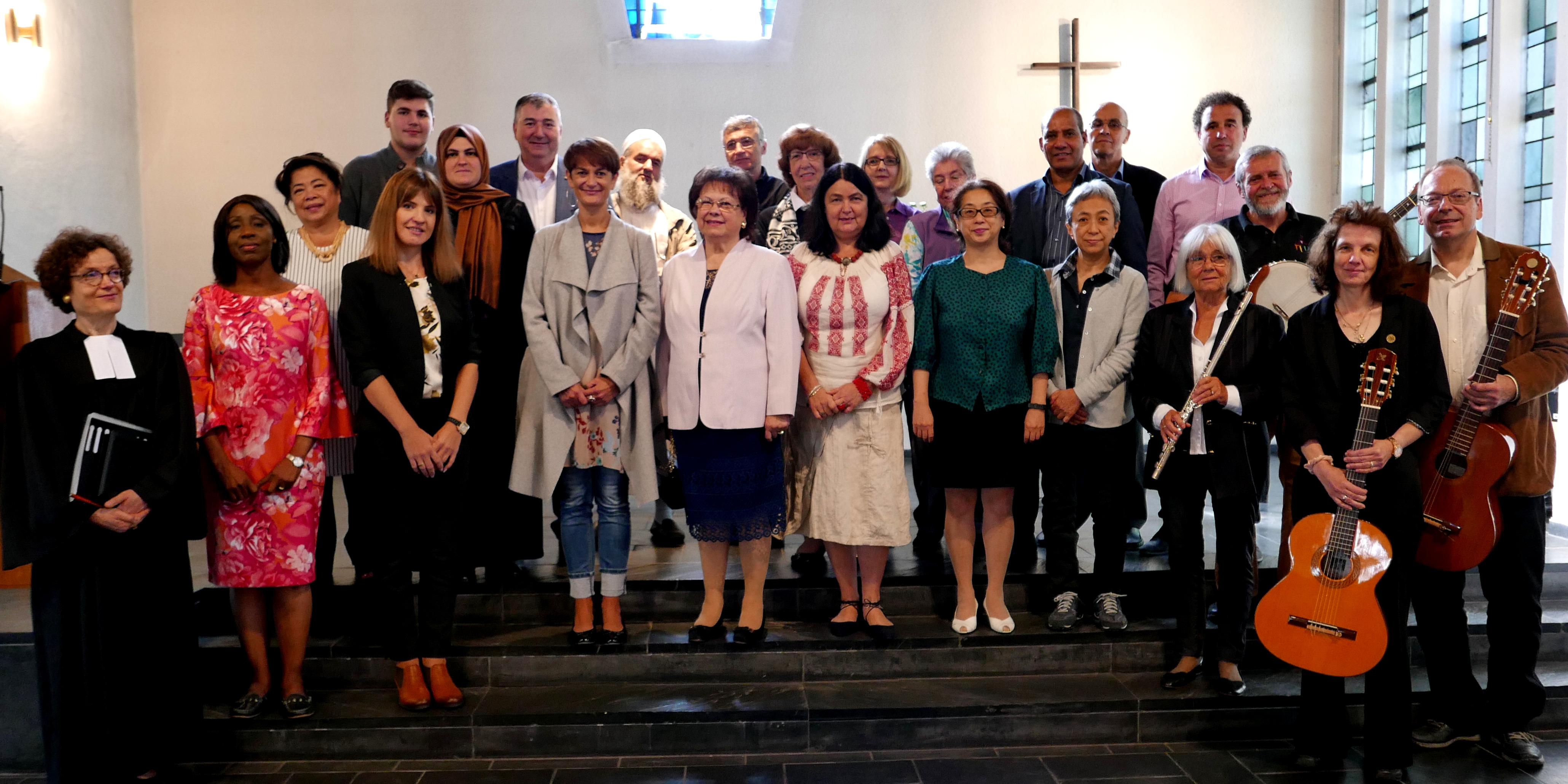 Die Beteiligten am Gottesdienst in 17 Sprachen in Neu-Isenburg.