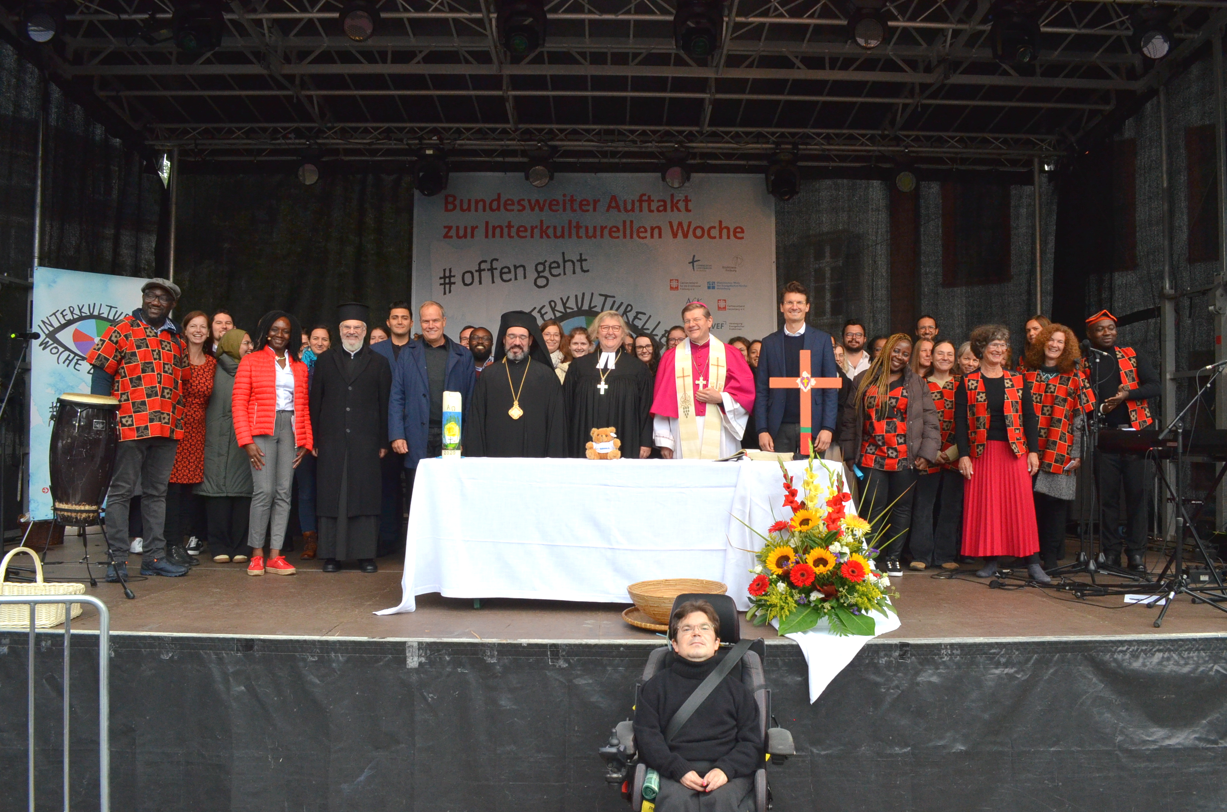 Die Beteiligten des ökumenischen Gottesdienstes zum bundesweiten Auftakt der Interkulturellen Woche in Heidelberg.